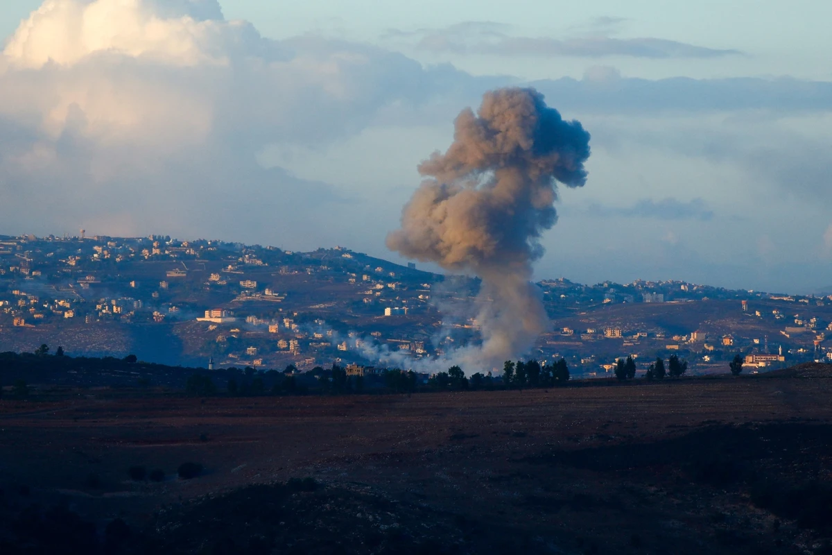 Smoke billows from the site of an Israeli airstrike near the Lebanon-Israel border. September 23, 2024 (File/AFP)