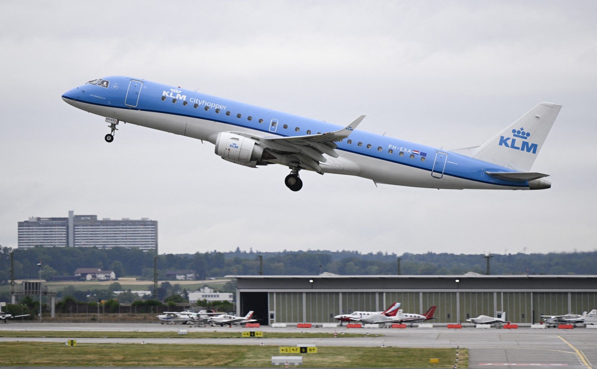An Embraer 190 Cityhopper passenger plane of Dutch airline KLM takes off from Stuttgart Airport in Leinfelden-Echterdingen near Stuttgart, southwestern Germany, on July 28, 2023. (File/AFP)