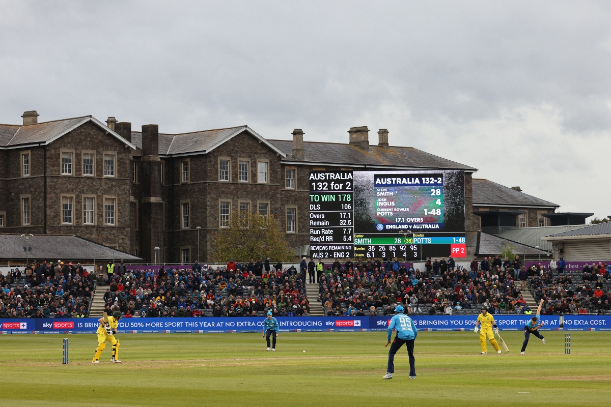 Leading professionals, male and female, can play top class cricket all year round, irrespective of weather conditions. (AFP)