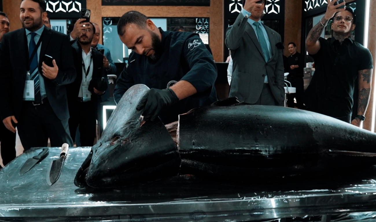 A professional tuna cutter cut a 180kg fatty tuna in front of the audience. (Supplied)