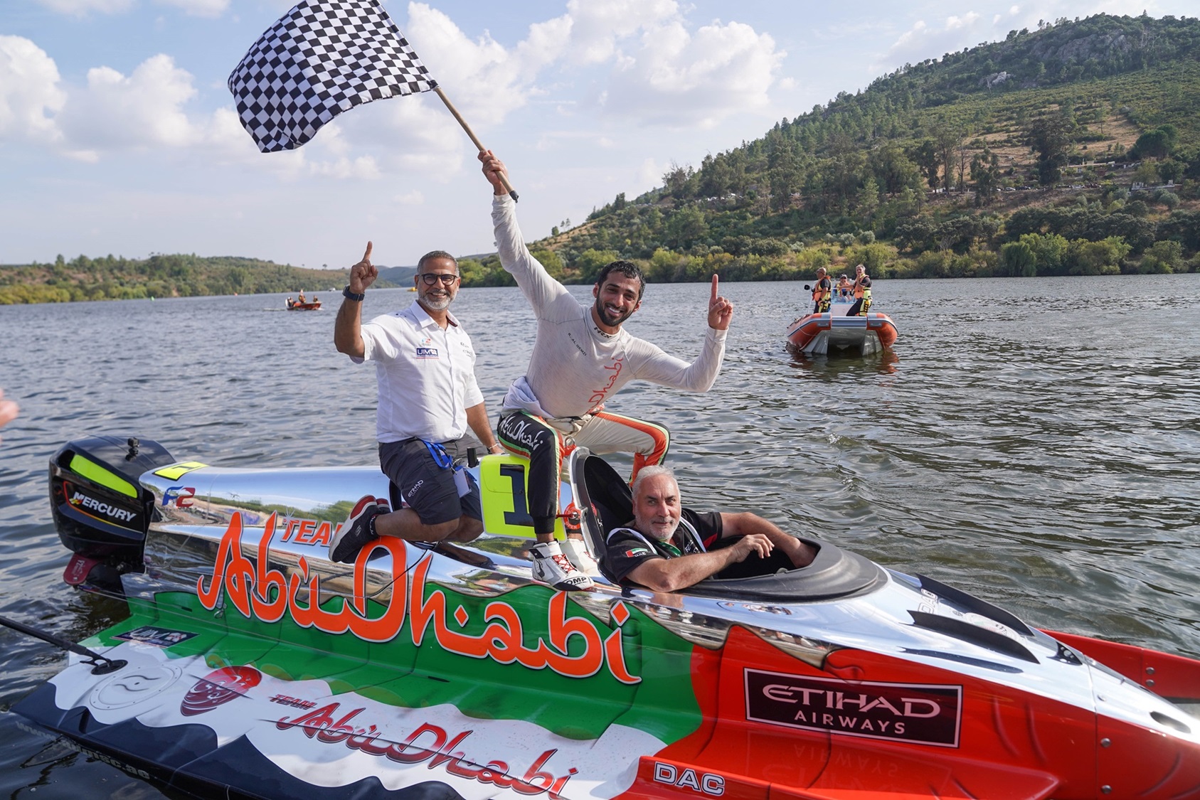 Rashed Al-Qemzi steps up to powerboating F1 as Team Abu Dhabi and Comparato part company