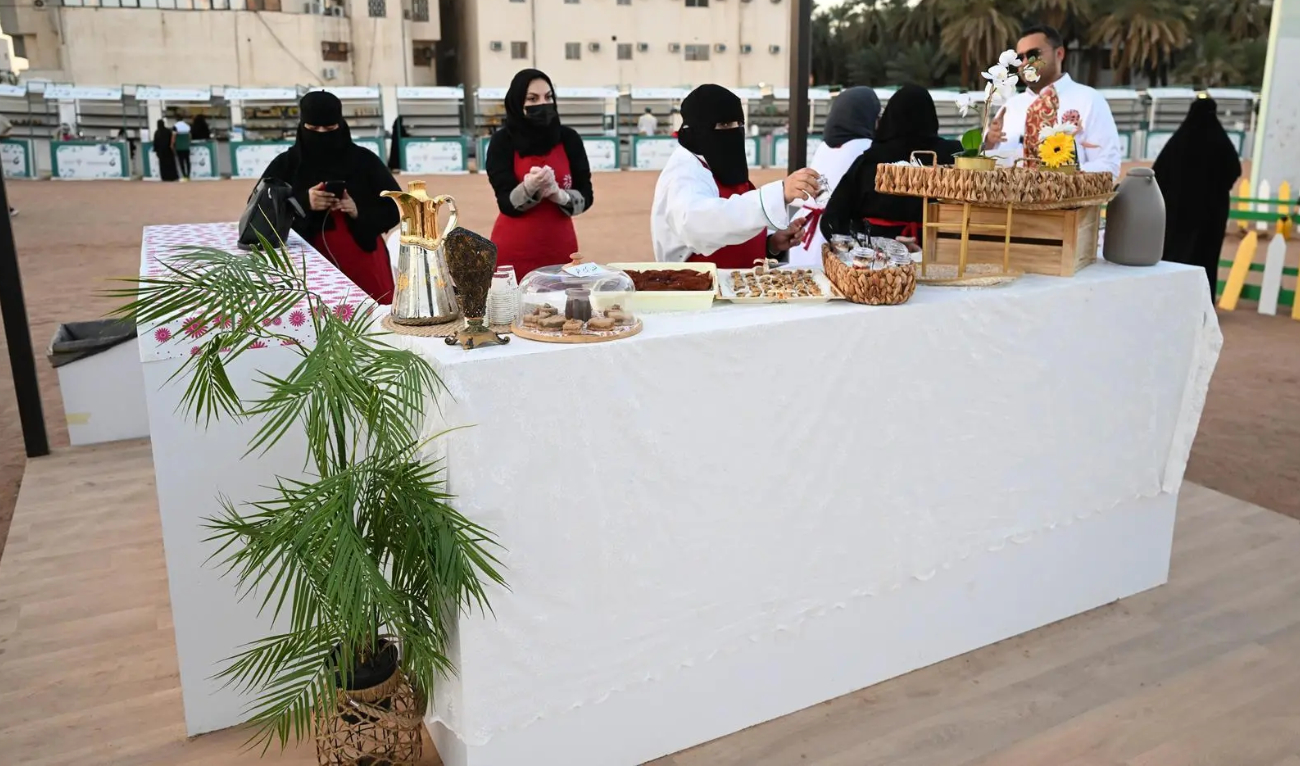 The Madinah Dates Season will be held until the end of this year, featuring an exhibition, events, and competitions designed to elevate the industry through innovative and creative solutions. (SPA)