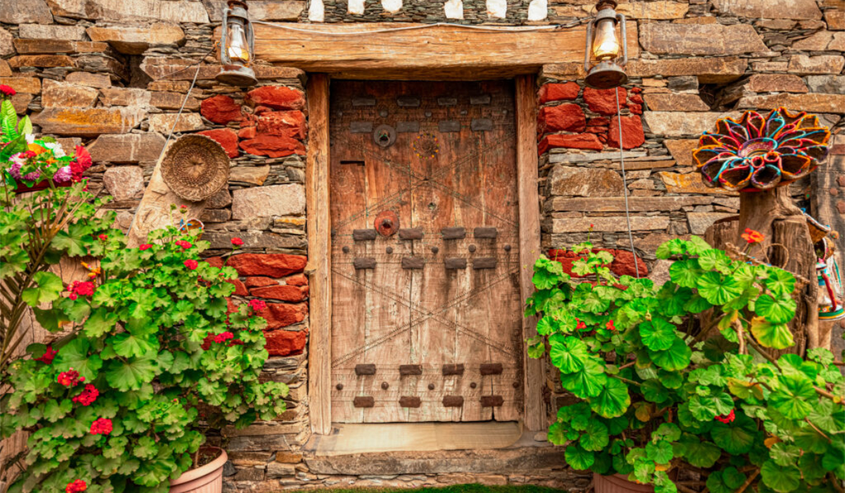 The doors display the exceptional and unique skills of local artisans that have been passed down through generations. (SPA)