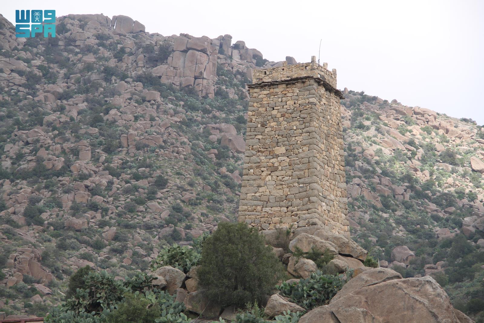 Many locals are eager to share their rich cultural heritage, including traditional crafts, arts, chants, and ancient tools. (SPA)