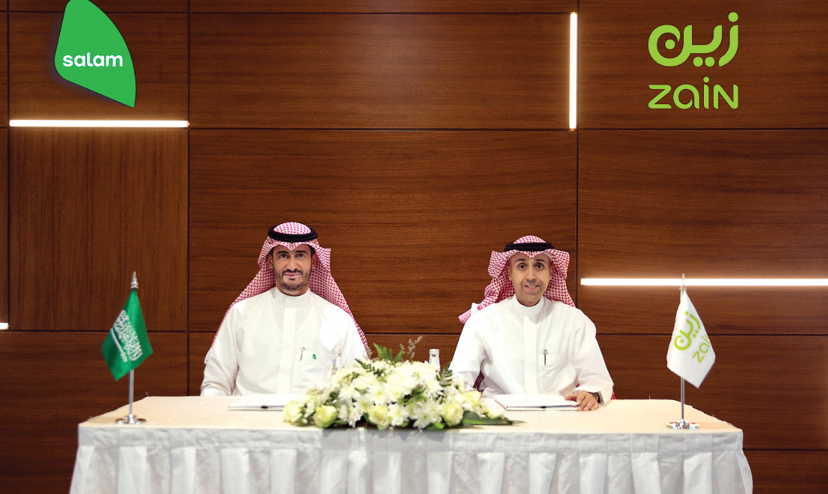 Salam Mobile CEO Ahmed Al-Anqari and Acting CEO of Zain KSA Saad bin Abdulrahman Al-Sadhan signed the agreement.