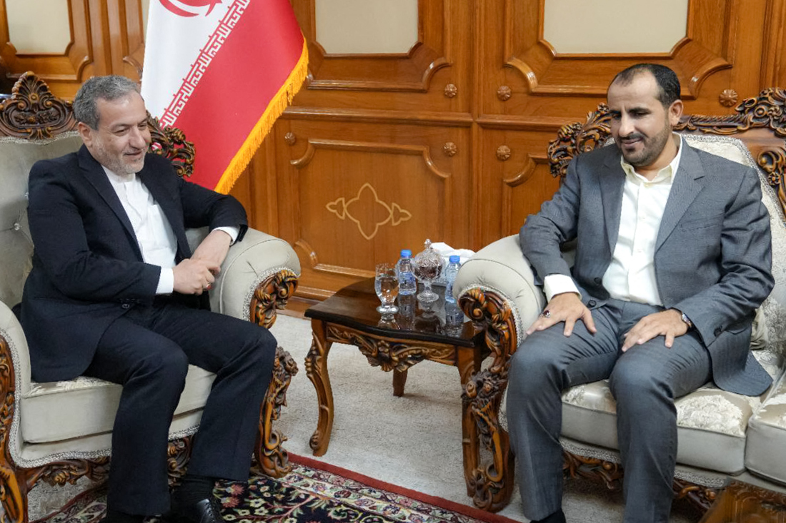 Iranian foreign ministry shows Iran's Foreign Minister Abbas Araghchi (L) meets with spokesman and chief negotiator of Yemen's Houthis Mohammad Abdelsalam in Oman's capital Muscat. (AFP)
