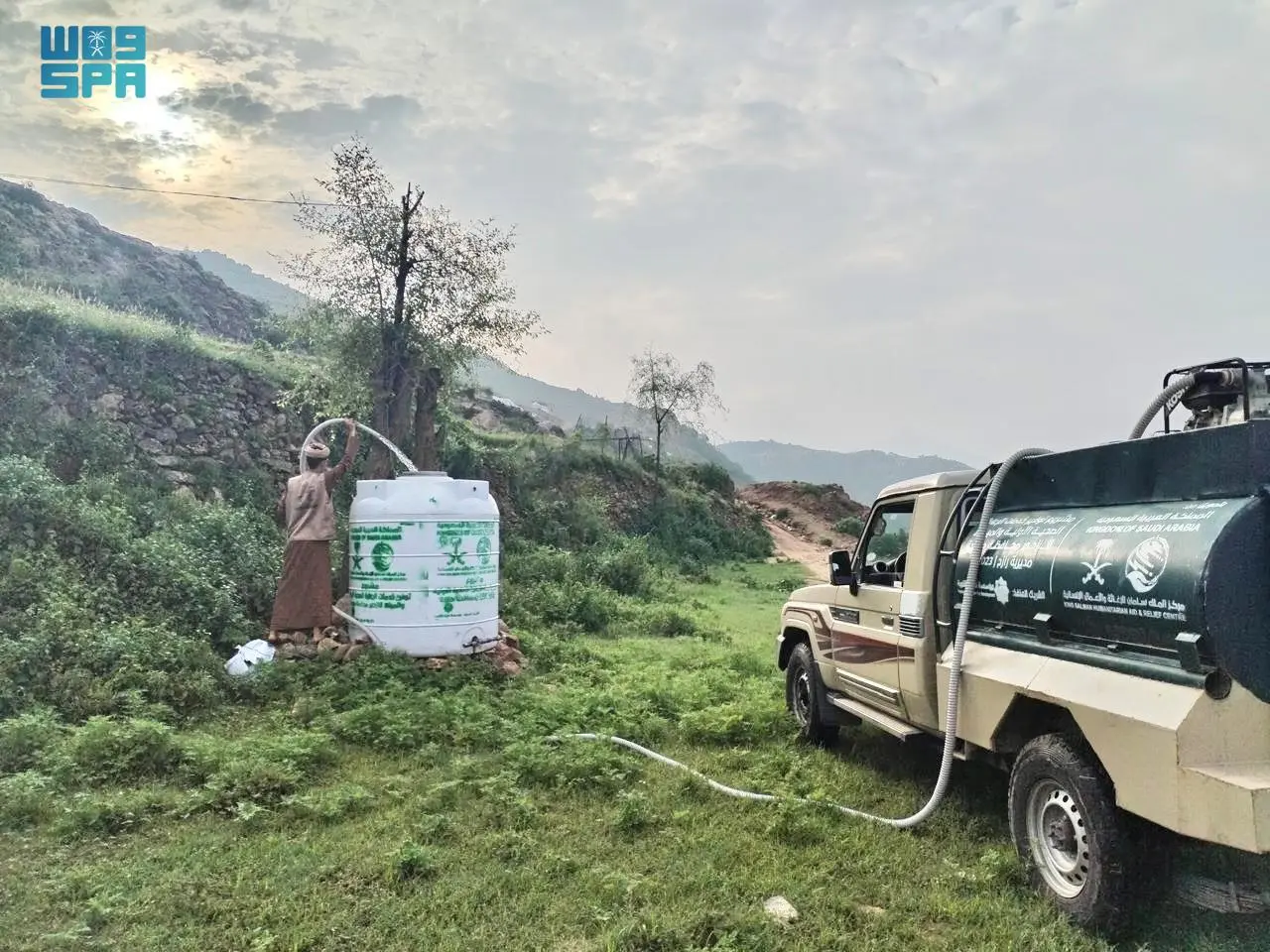 The King Salman Humanitarian Aid and Relief Center ontinues its water supply and environmental sanitation project in Yemen. (SPA)