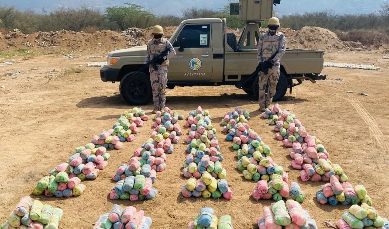 Saudi Arabia’s Border Guard officers in the Al-Dair area of Jazan have arrested an Ethiopian national for allegedly smuggling 114 kg of qat into the country. (SPA/File)