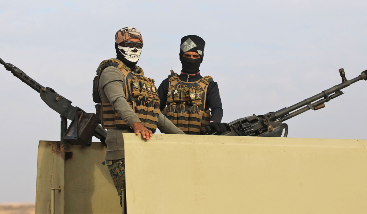 An Iraqi paramilitary unit from the Hashed al-Shaabi stands guard near the Iraqi city of Qaim at the Iraqi-Syrian border on November 11, 2018. (AFP)