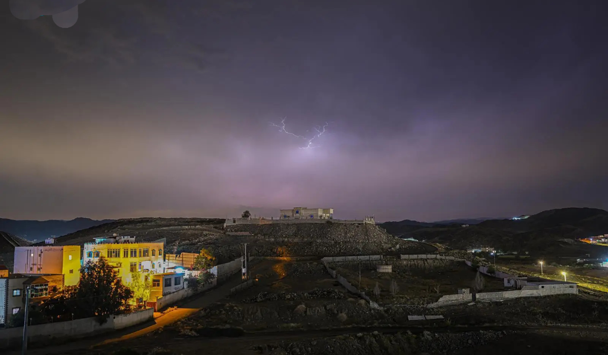 There is likely to be dust-laden winds and moderate-to-heavy rainfall in Makkah and Riyadh. (SPA)
