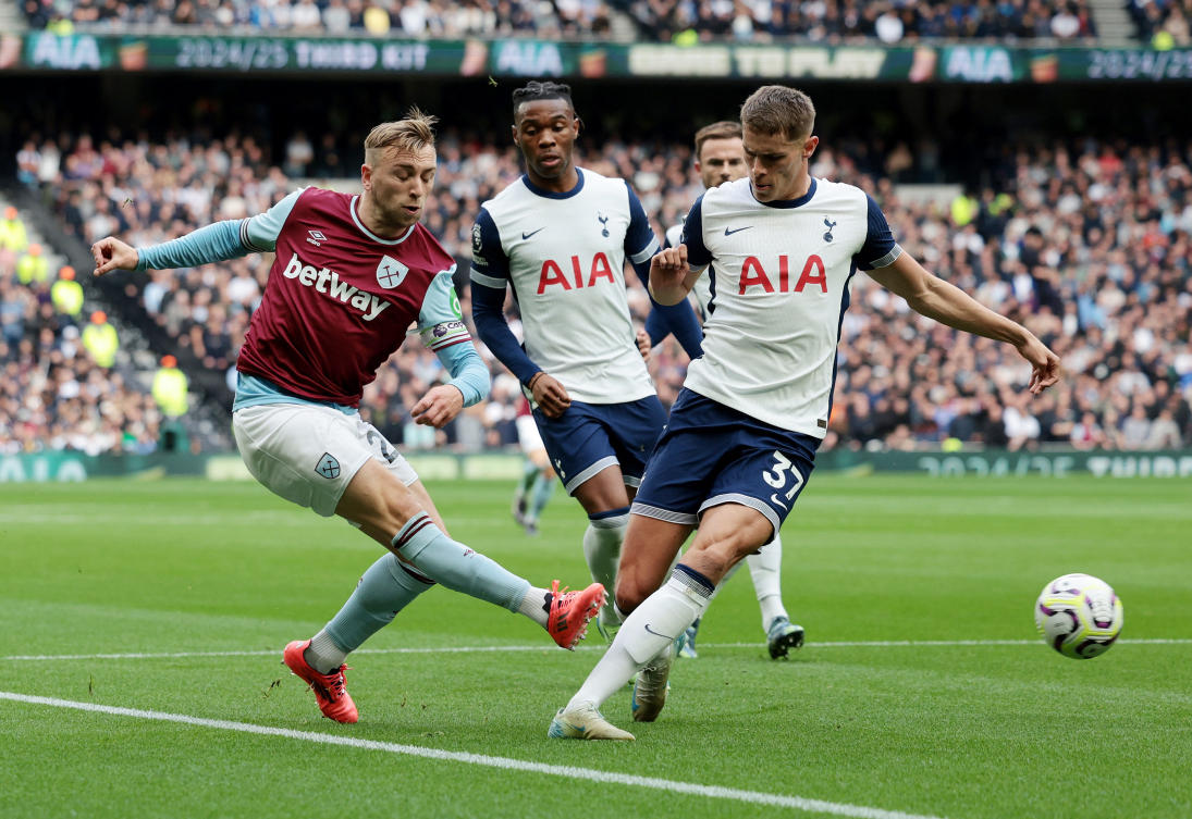 West Ham United’s Jarrod Bowen in action with Tottenham Hotspur’s Micky van de Ven during their Premier League match at Tottenham Hotspur Stadium, on Oct. 19, 2024. (Reuters)