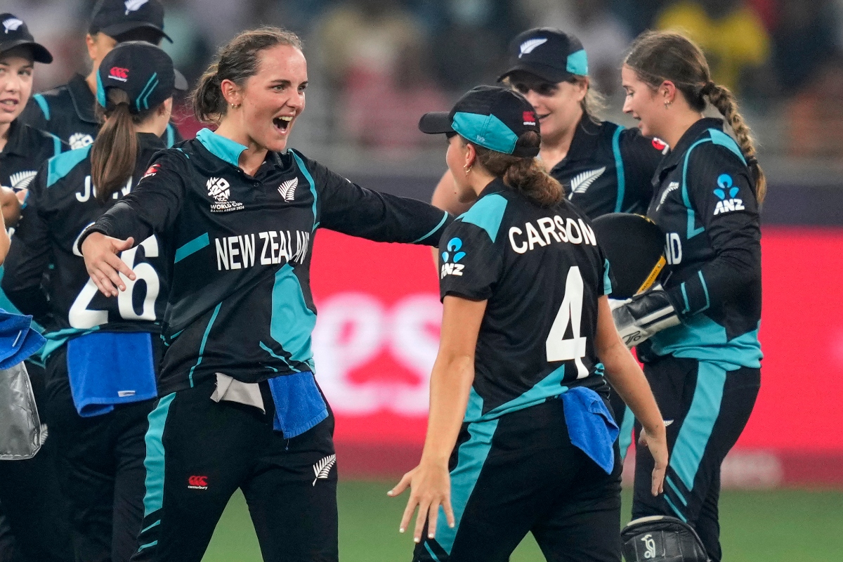 New Zealand's Amelia Kerr, center, celebrates with teammates claiming the wicket of South Africa's captain Laura Wolvaardt during the ICC Women's T20 World Cup 2024 final match between New Zealand and South Africa in Dubai Sunday. (AP)