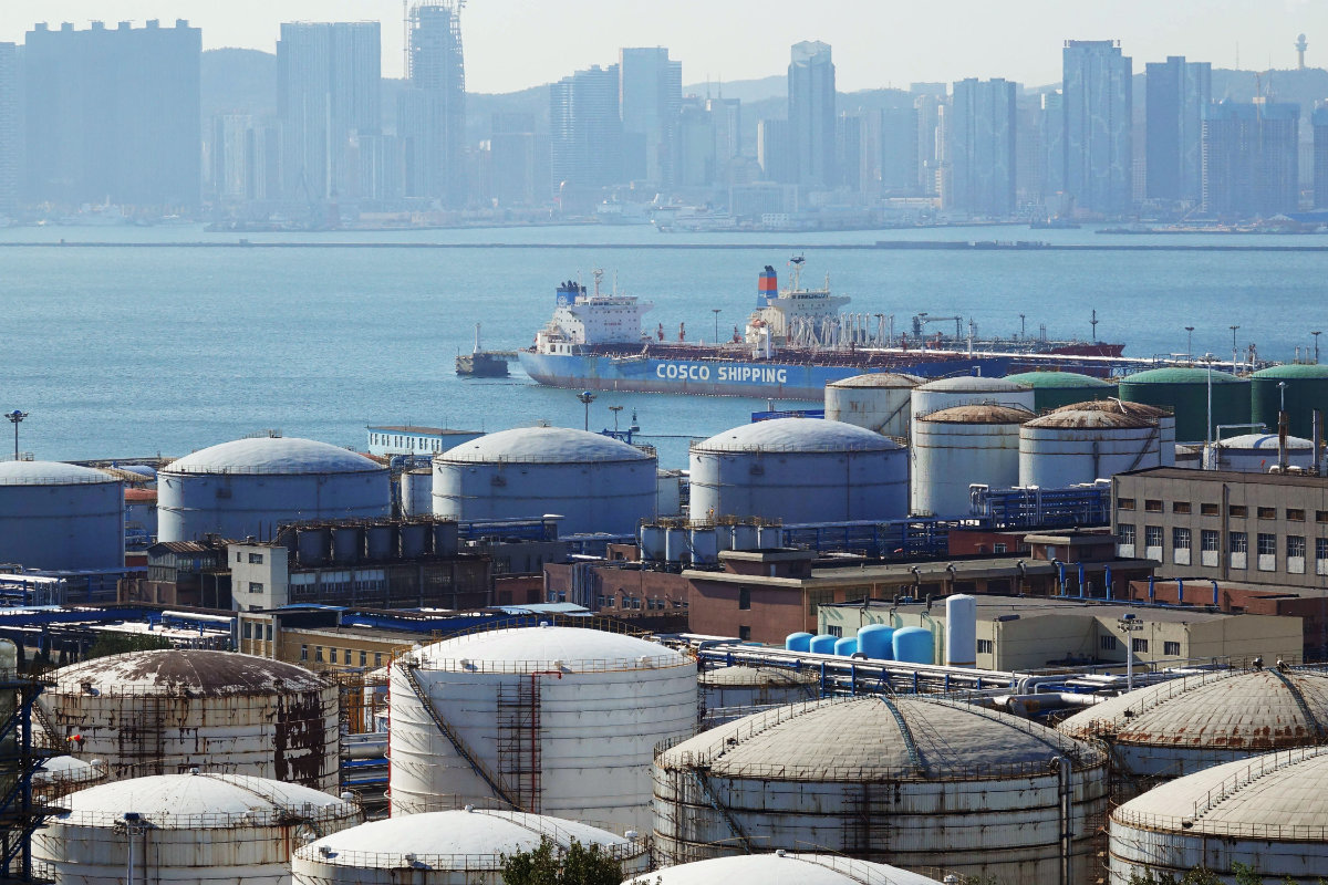 IEA predicts oil supply surplus amid weak China demand in 2025