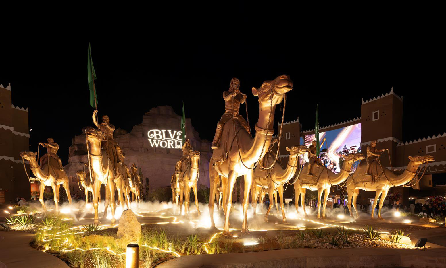 There are also 300 restaurants and cafes, more than 800 shops, and new events in the Egypt, Spain and Italy zones. (SPA)