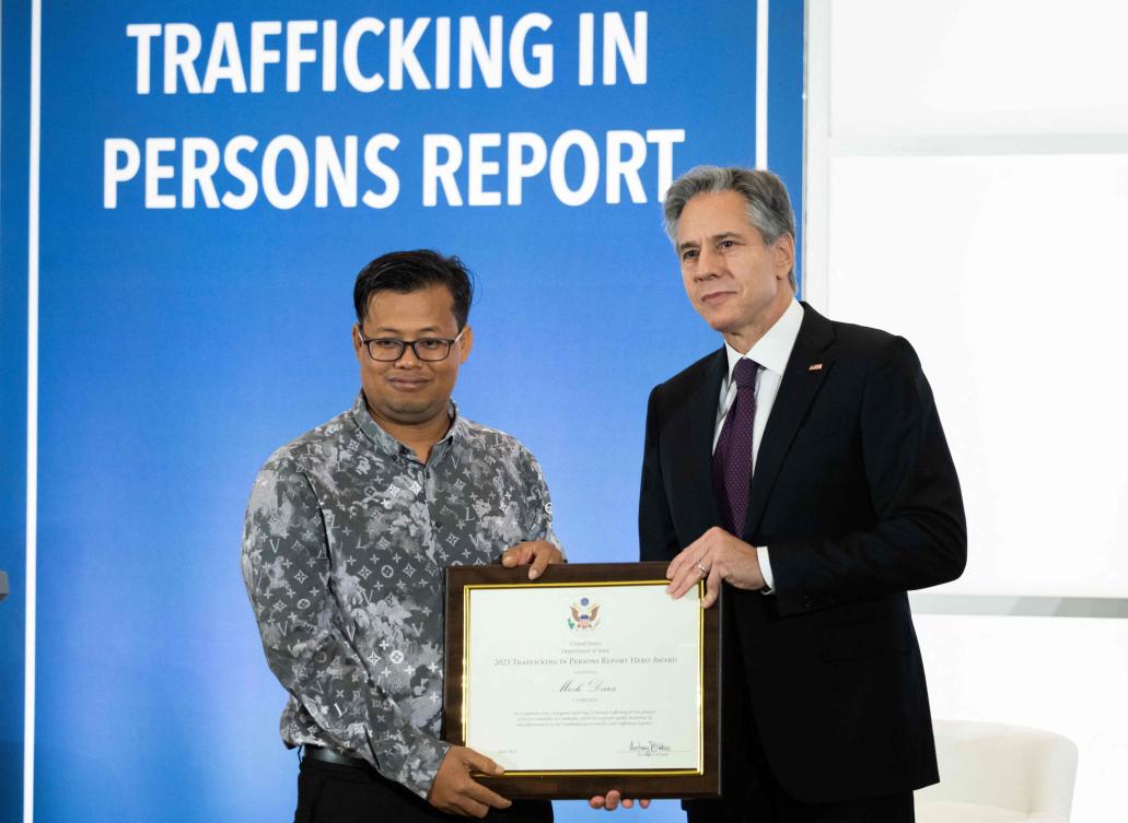 Cambodian journalist Mech Dara, left, US Secretary of State Antony Blinken at the US State Department in Washington on June 15, 2023. (AFP)