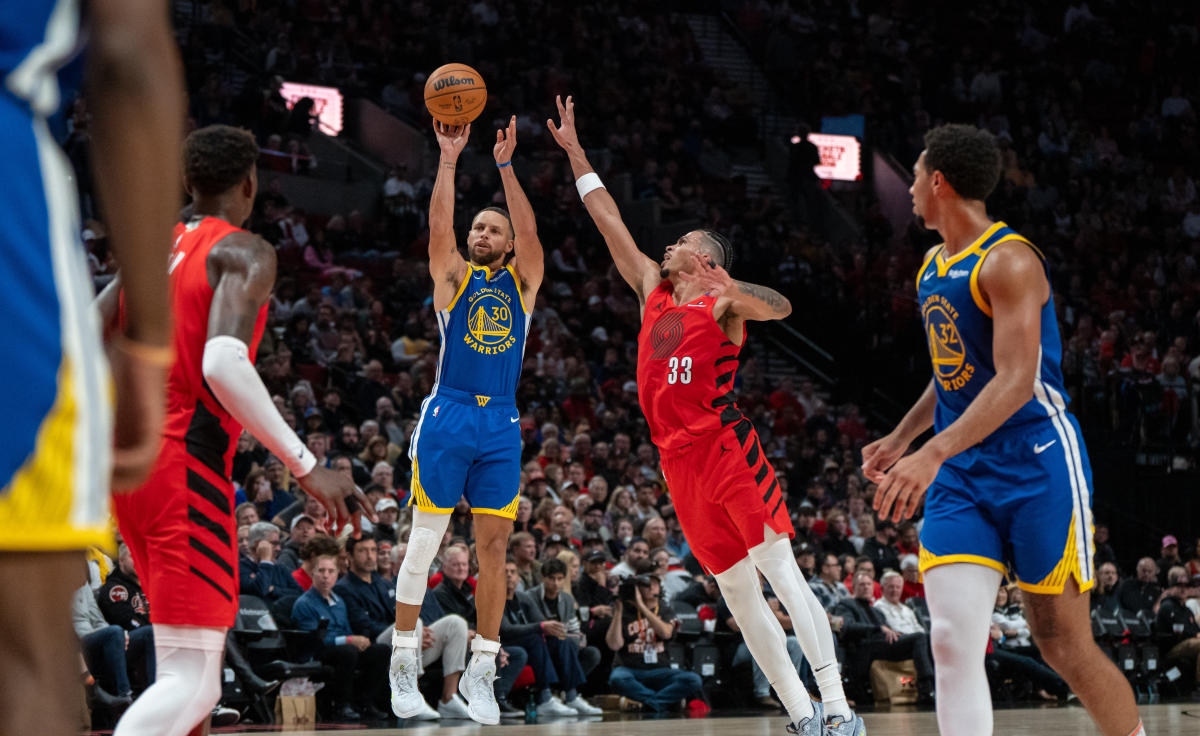 Golden State Warriors point guard Stephen Curry had 17 points, 10 assists and nine rebounds before sitting for the fourth quarter. (Stephen Brashear-Imagn Images)