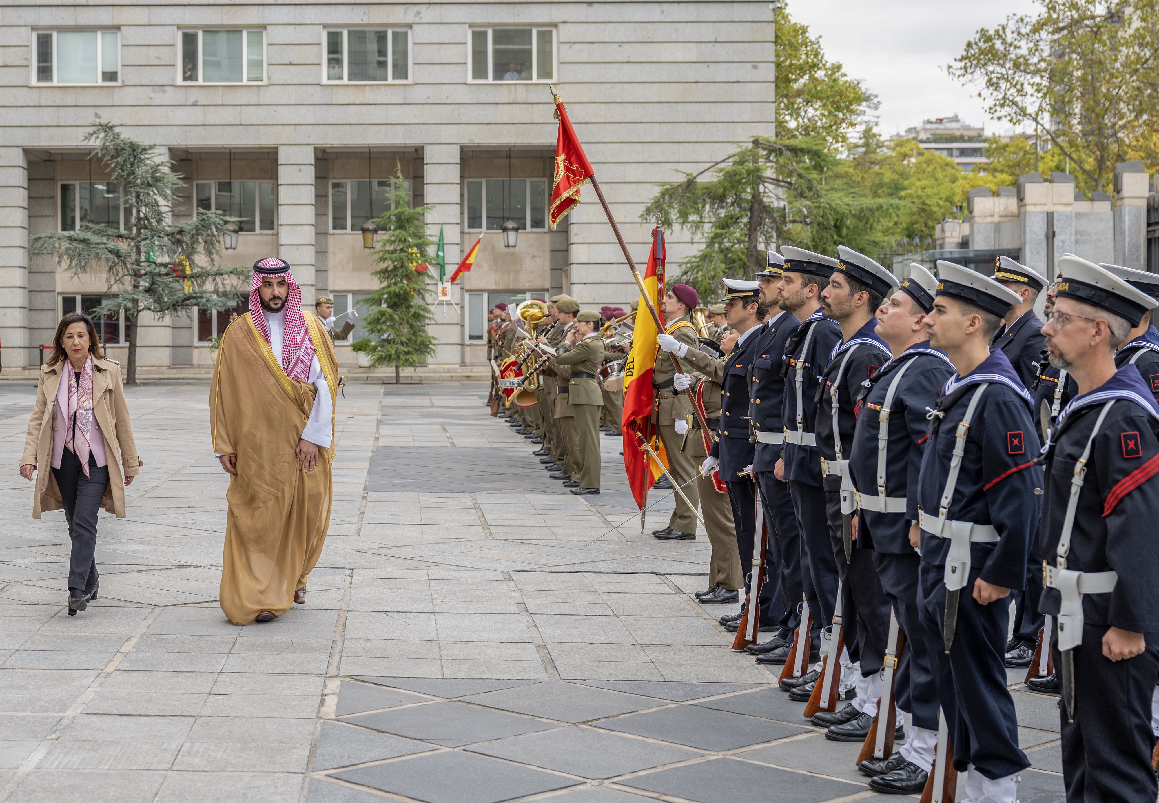 Prince Khalid met with his Spanish counterpart Margarita Robles, with whom he discussed relations between the Kingdom and Spain, issues of common interest and defense cooperation between the two countries. (X/@ksagovmod)