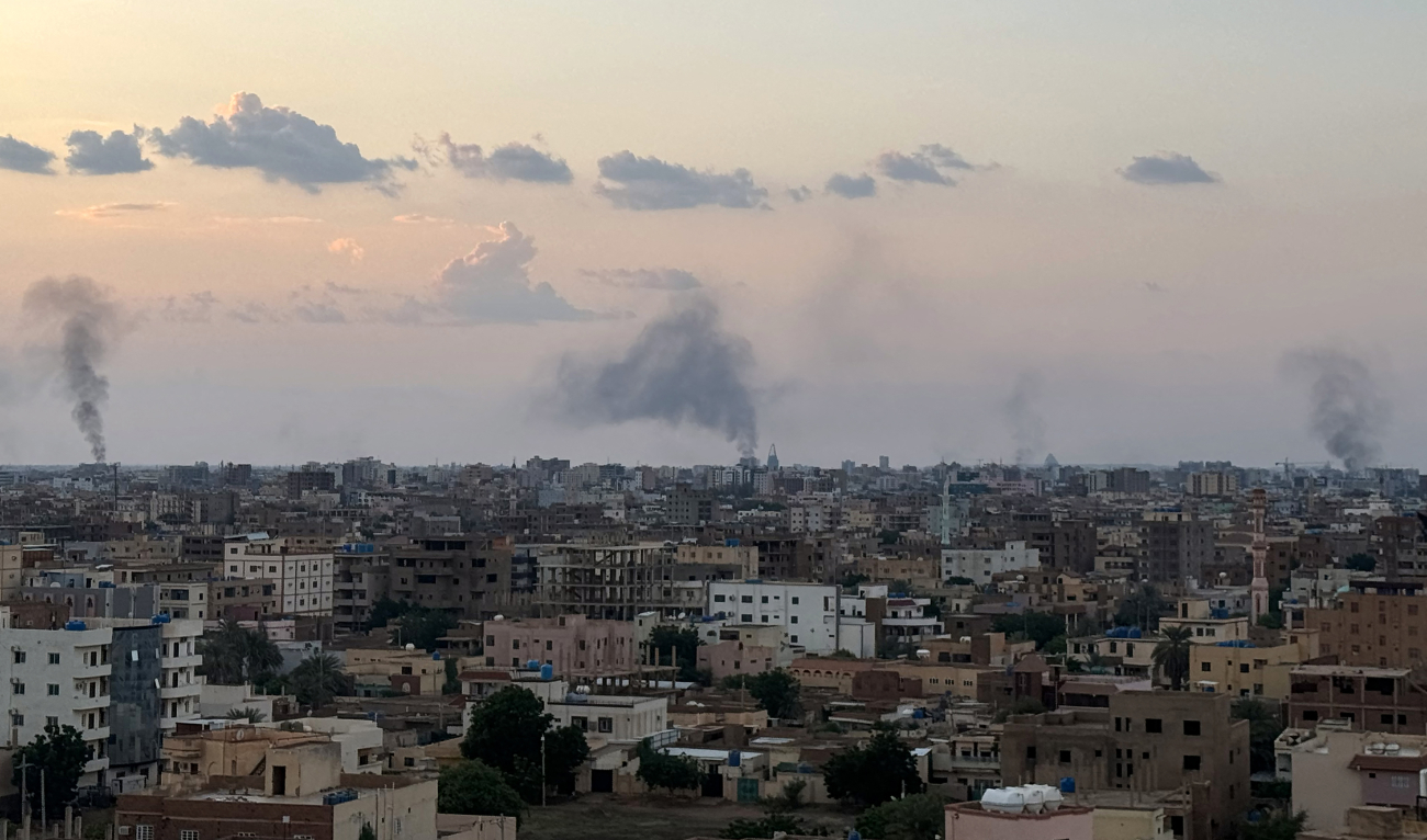 Smoke billows during air strikes in central Khartoum as the Sudanese army attacks positions held by the paramilitary Rapid Support Forces (RSF) throughout the Sudanese capital on October 12, 2024. (AFP/File)