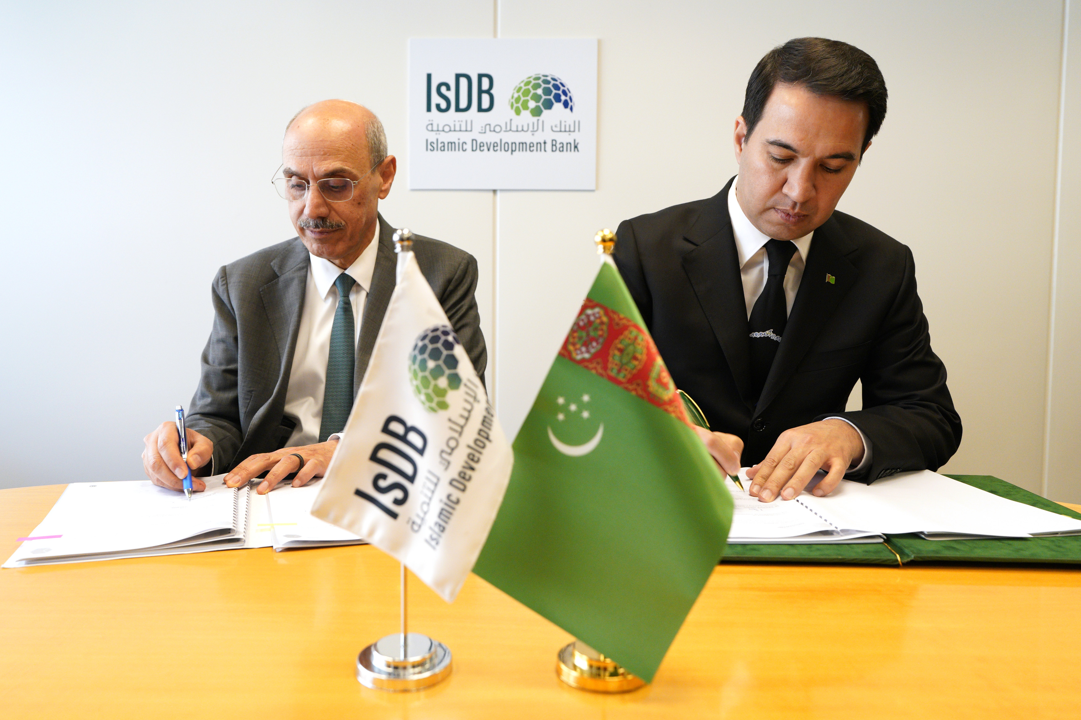 IsDB, Turkmenistan sign a landmark healthcare financing agreement to enhance cancer treatment facilities. (X/IsDB)