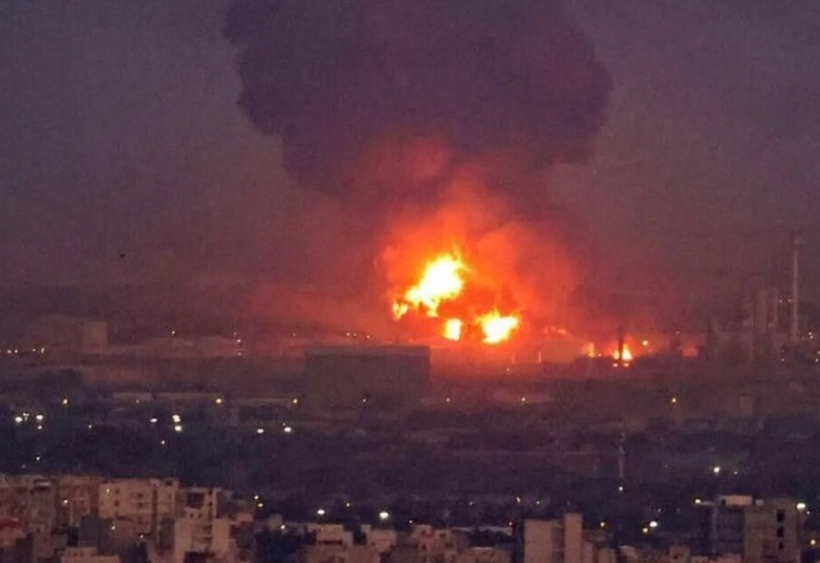 Israelis reacted with mixed emotions to the country’s strikes Saturday on arch-foe Iran. While some hoped for de-escalation, others expressed confidence in the military’s ability to defend them. (X/@Sinfiltroar)