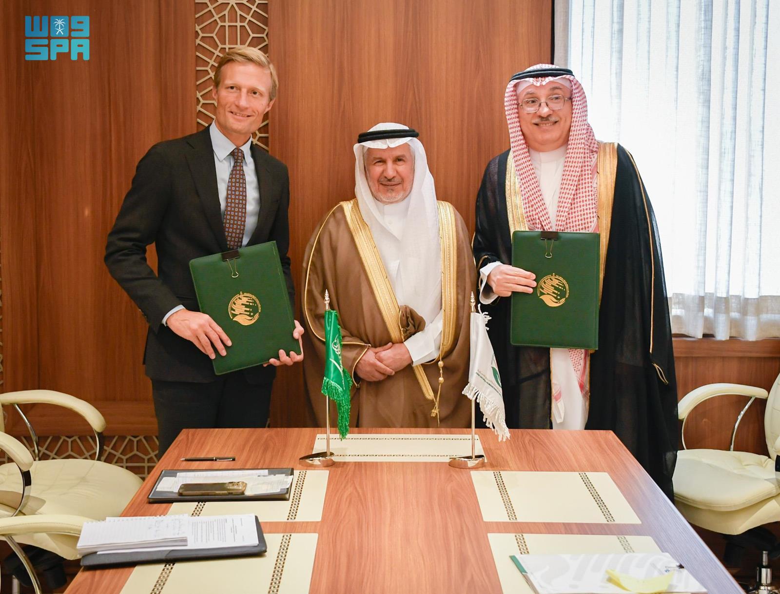 Saudi aid agency KSrelief signed a cooperation agreement with the UN World Food Program at a high-level conference in Jeddah to provide $25 million in food aid to the most vulnerable families in Yemen, Saudi Press Agency reported. (SPA)