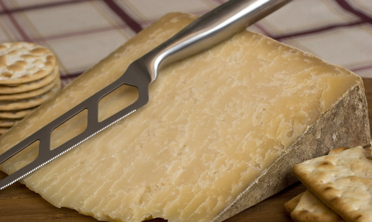 Scammers swipe 22 tonnes of cheddar in UK cheese ‘heist’