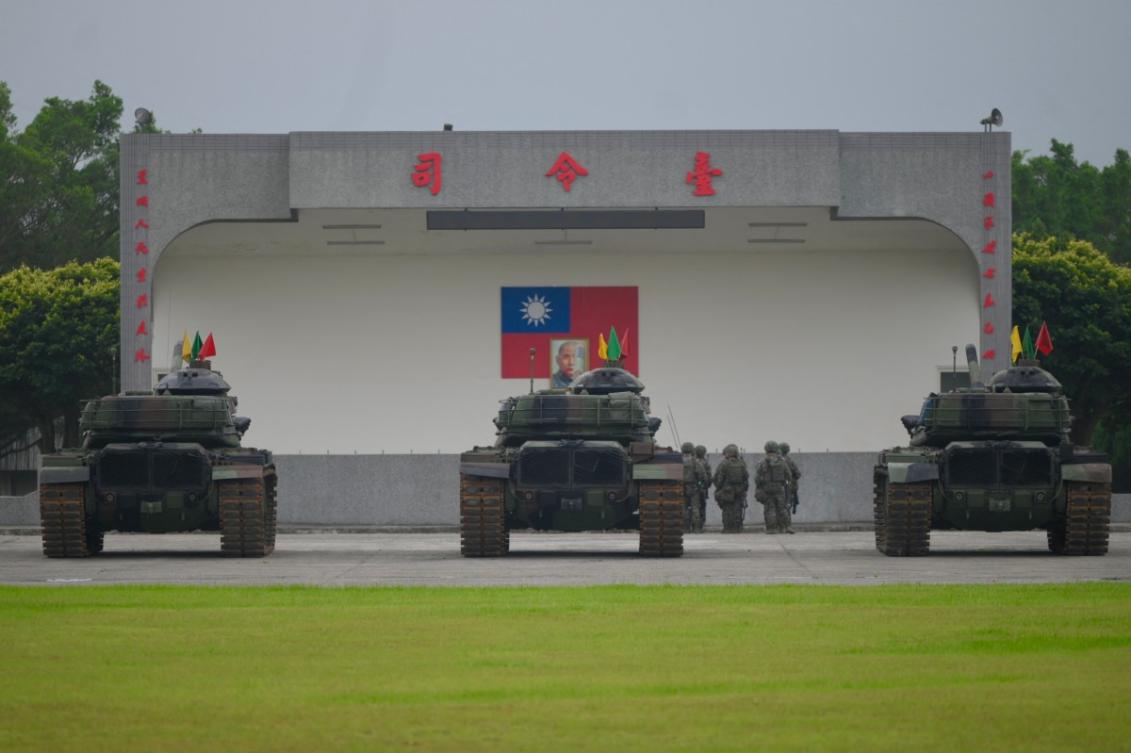 Taiwan President Lai Ching-te (L) arrives with Defense Minister Wellington Koo while inspects a military troops in Taoyuan on May 23, 2024. (File/AFP)