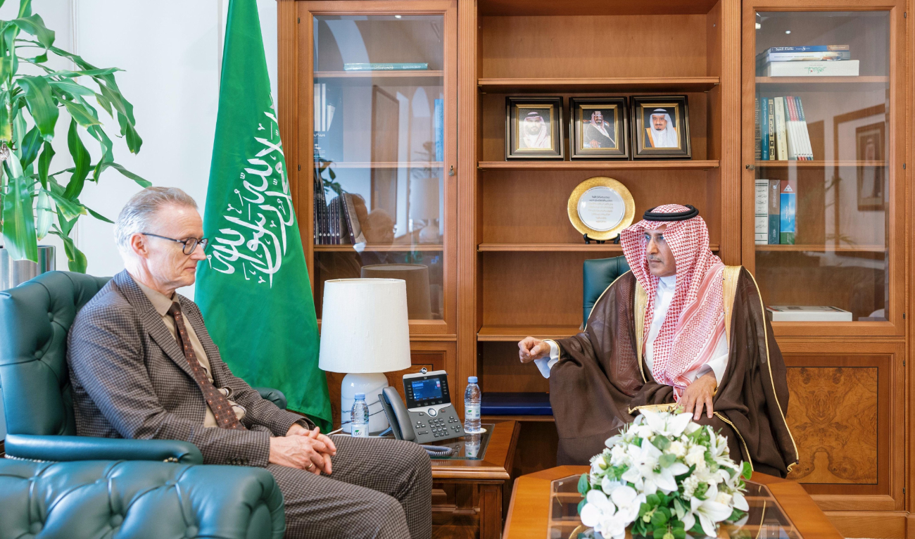 Bilateral relations and ways to strengthen them were discussed during the meeting. (MOFA)