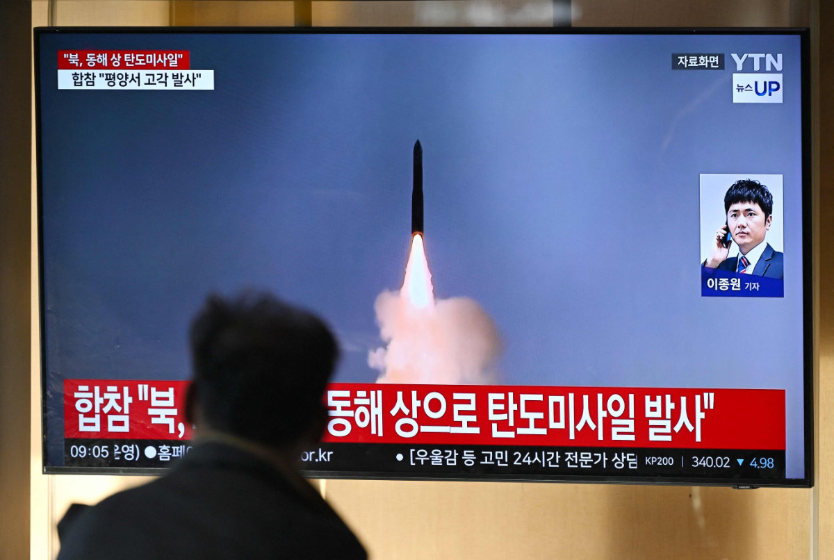 A man watches a television screen showing a news broadcast with file footage of a North Korean missile test, at a train station in Seoul on October 31, 2024. (AFP)