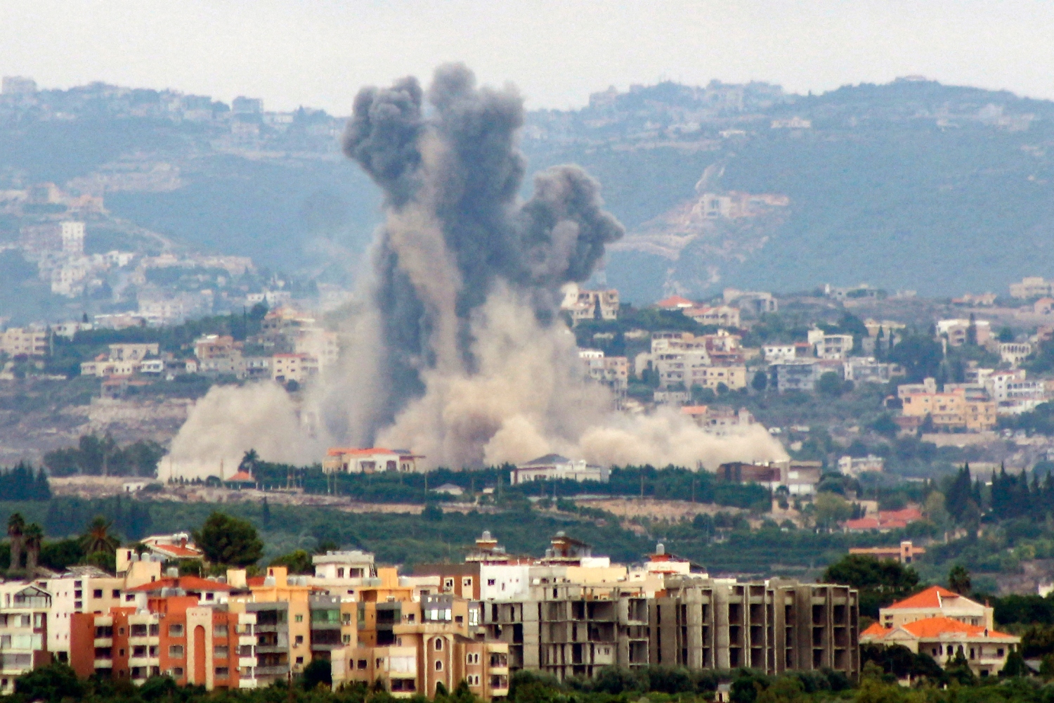 Smoke billows from the site of an Israeli airstrike that targeted a southern Lebanese village. Oct. 07, 2024 (File/AFP)