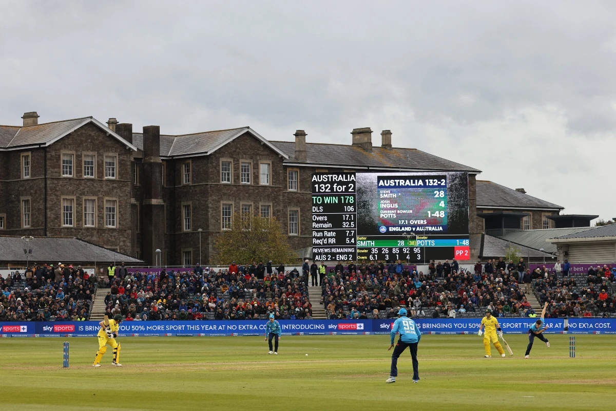 Leading professionals, male and female, can play top class cricket all year round, irrespective of weather conditions. (AFP)