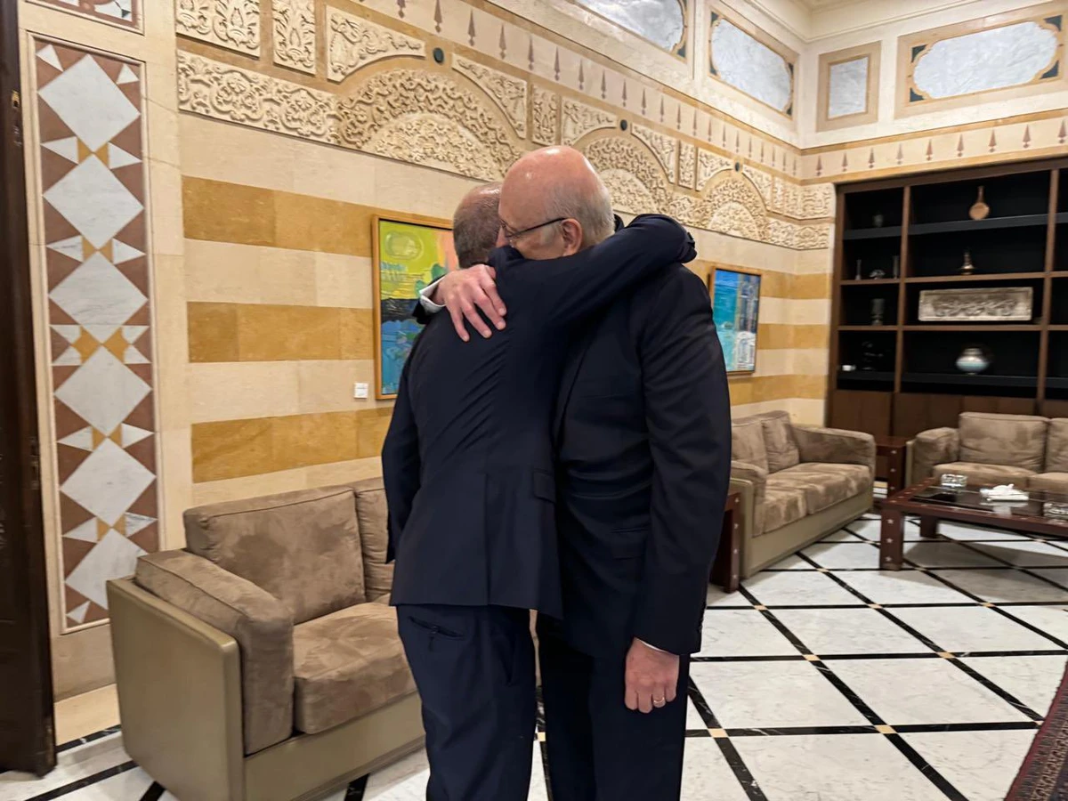 Jordan’s foreign minister Ayman Safadi met with Lebanon’s Prime Minister Najib Mikati on his solidarity visit to Beirut. (X: @ForeignMinistry)
