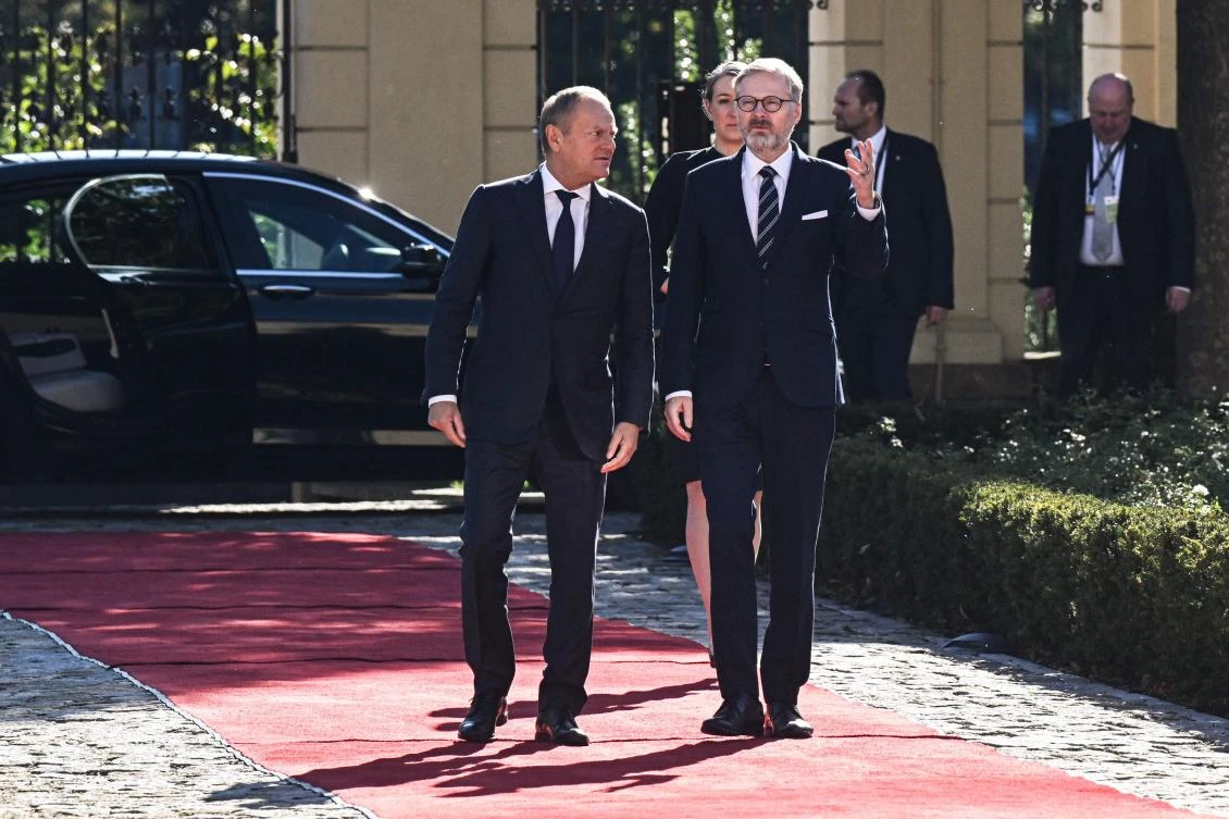 Polish, Czech leaders urge tougher EU migration rules