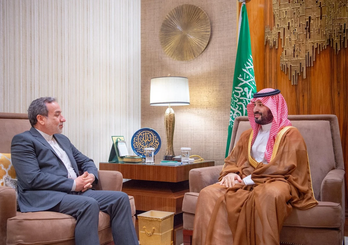 Saudi Crown Prince Mohammed bin Salman receives the Iranian Foreign Minister Abbas Araghchi in Riyadh on Wednesday. (SPA)