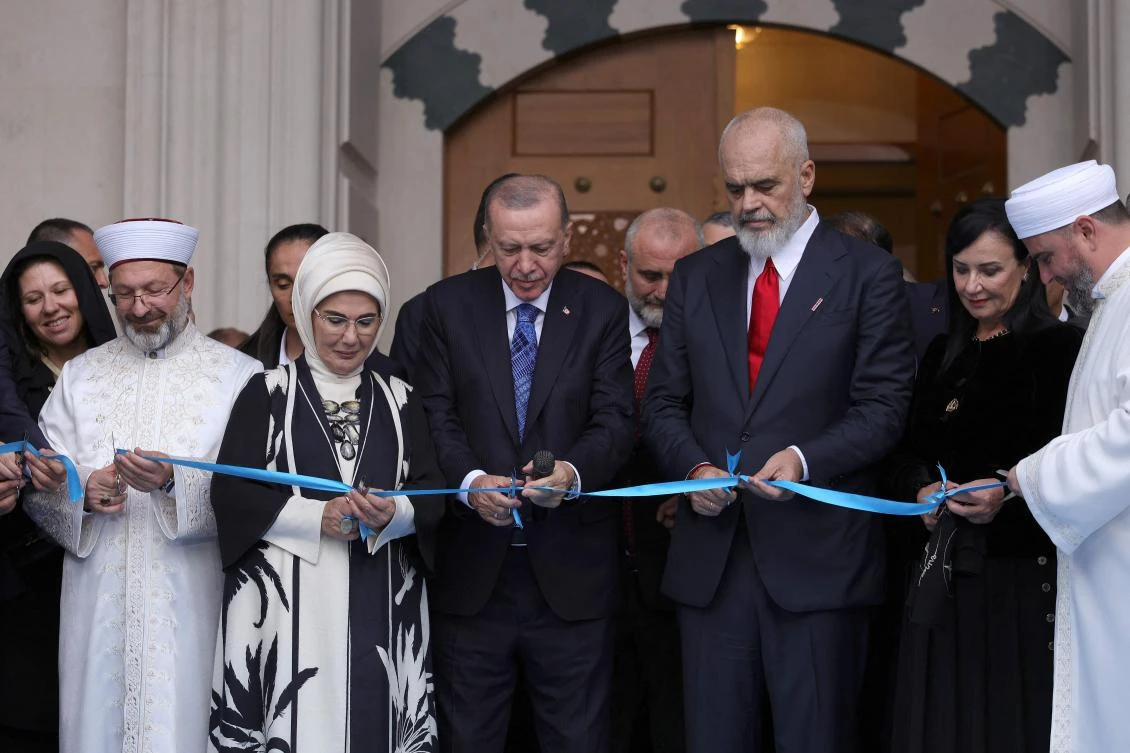 Emine Erdogan, Recep Tayyip Erdogan, Edi Rama and Linda Rama cut the ribbon to inaugurate the Great Mosque of Tirana, October 10, 2024. (AFP)