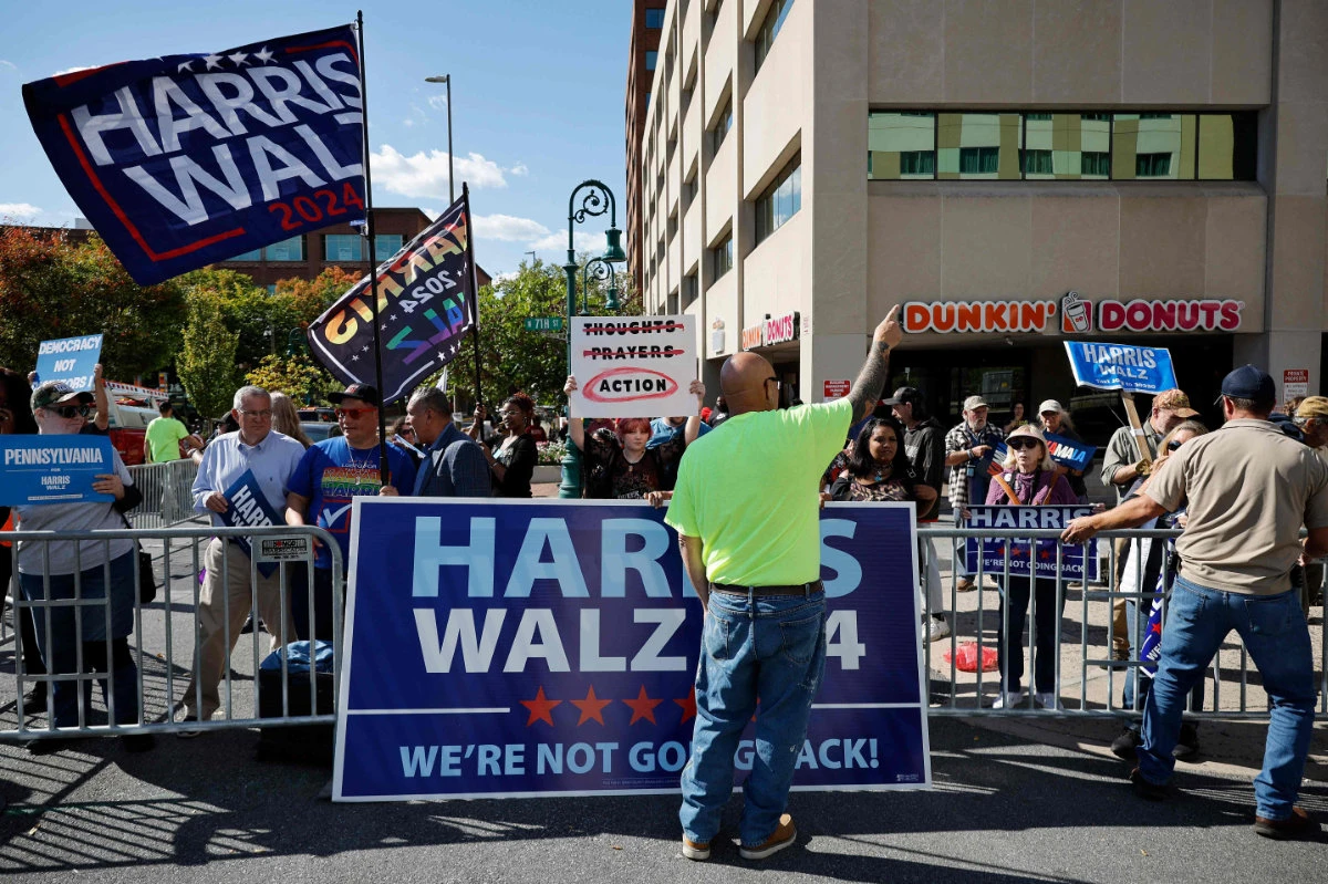 Municipal workers place barricades in front of supporters of Democratic presidential candidate Kamala Harris as they gather outside a campaign rally for Republican presidential candidate Donald Trump near the Santander Arena on October 09, 2024 in Reading, Pennsylvania. (Getty Images/AFP)