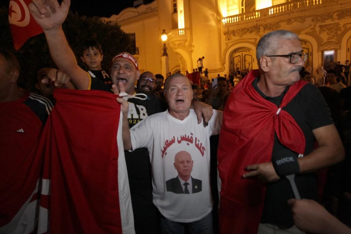 Supporters of Tunisia's President celebrate after the announcement of the first estimates in favor of the incumbent President, during Tunisia's Presidential election, on the Avenue Habib Bourguiba in Tunis on October 6, 2024.(File/AFP)