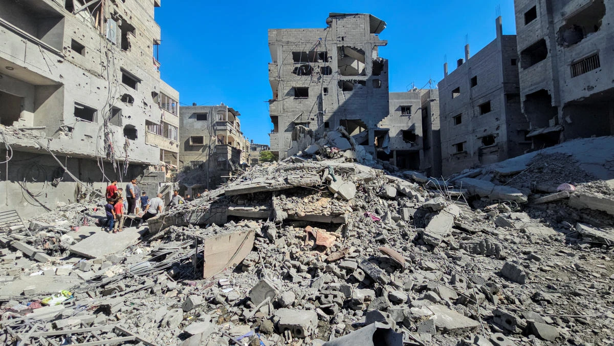 Palestinians gather at the site of Israeli strikes on houses and residential buildings in Beit Lahiya, in the northern Gaza Strip October 20, 2024. (Reuters)