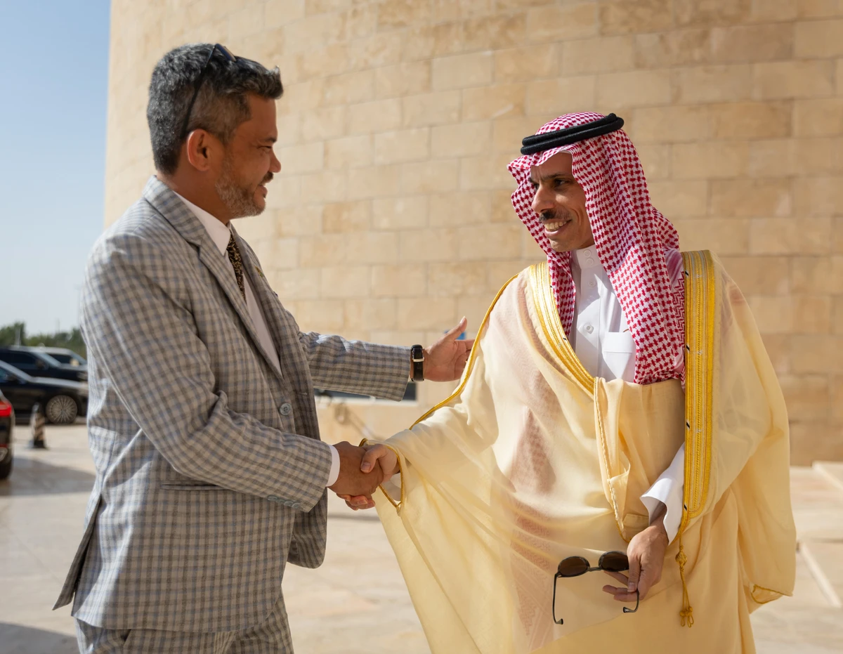 Saudi Arabia’s Foreign Minister Prince Faisal bin Farhan meets with his Vanuatuan counterpart Matai Seremaiah Nawalu in Riyadh on Sunday. (SPA)