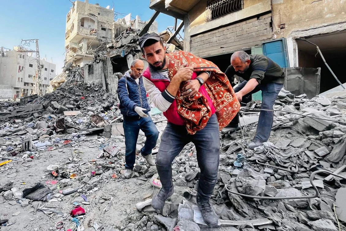 Residents remove a body from the rubble of a building hit by an Israeli strike in Beit Lahia, in the northern Gaza Strip on Oct. 29, 2024. (AFP)