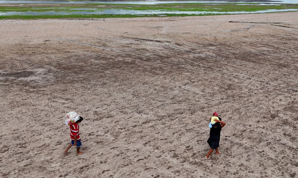 Climate change is making temperatures deadlier, food less reliable, experts warn