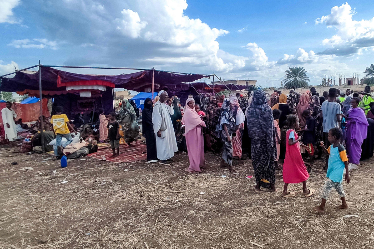 Sudanese people fleeing the Jazirah district arrive at a camp for the displaced in the eastern city of Gedaref on Oct. 31, 2024. (AFP)