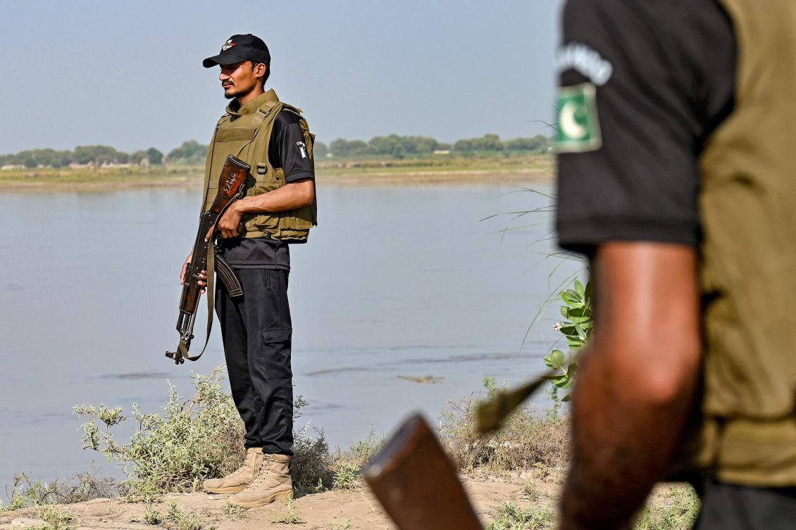Elite police personnel patrol on a sandy island along the Indus river, in the ‘Katcha lands’ at Rahim Yar Khan district, where for long has offered refuge to bandits. (AFP)