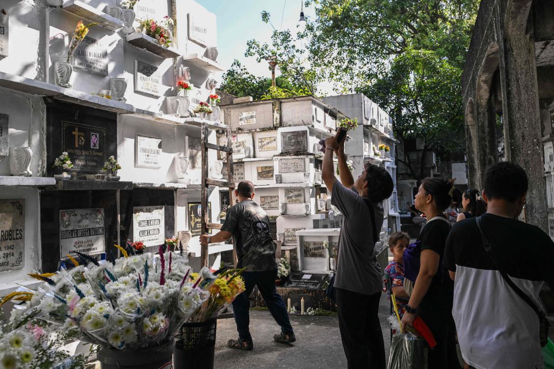 People visit the Manila North Cemetery in Manila on Nov. 1, 2024 to pay tribute to loved ones on All Saints’ Day. (AFP)