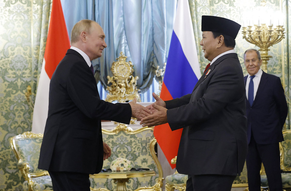 In this photo taken on July 31, 2024, Russia's President Vladimir Putin (L) welcomes Indonesia's then President-elect Prabowo Subianto at the Kremlin in Moscow. (POOL/AFP/File)