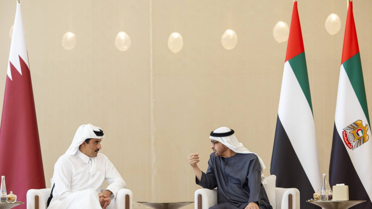 File photo shows UAE President Sheikh Mohamed bin Zayed Al Nahyan and Qatari Emir Sheikh Tamim bin Hamad Al -Thani during a meeting in Abu Dhabi. (Source: UAE Presidency)