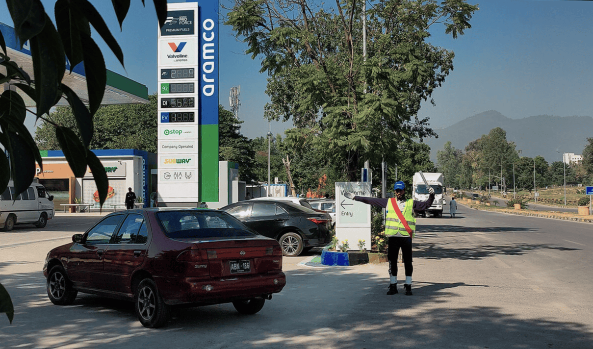 n employee manages vehicles at an Aramco-branded retail petrol station in Islamabad, Pakistan, on November 4, 2024. AN