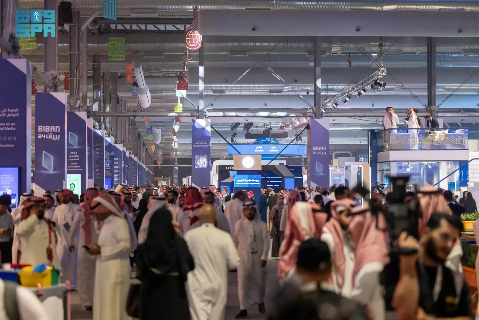 The forum aims to empower small and medium enterprises and entrepreneurs by enhancing their access to financial support, ultimately fostering growth in this vital sector of the national economy, as reported by the Saudi Press Agency.