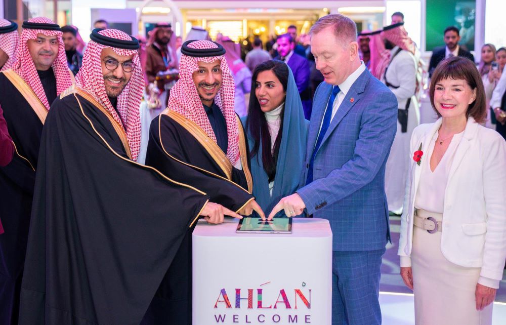 Saudi Minister of Tourism Ahmed Al-Khateeb inaugurated the Kingdom’s participation in the World Travel Market in London with the ‘Saudi Land’ pavilion. (SPA)