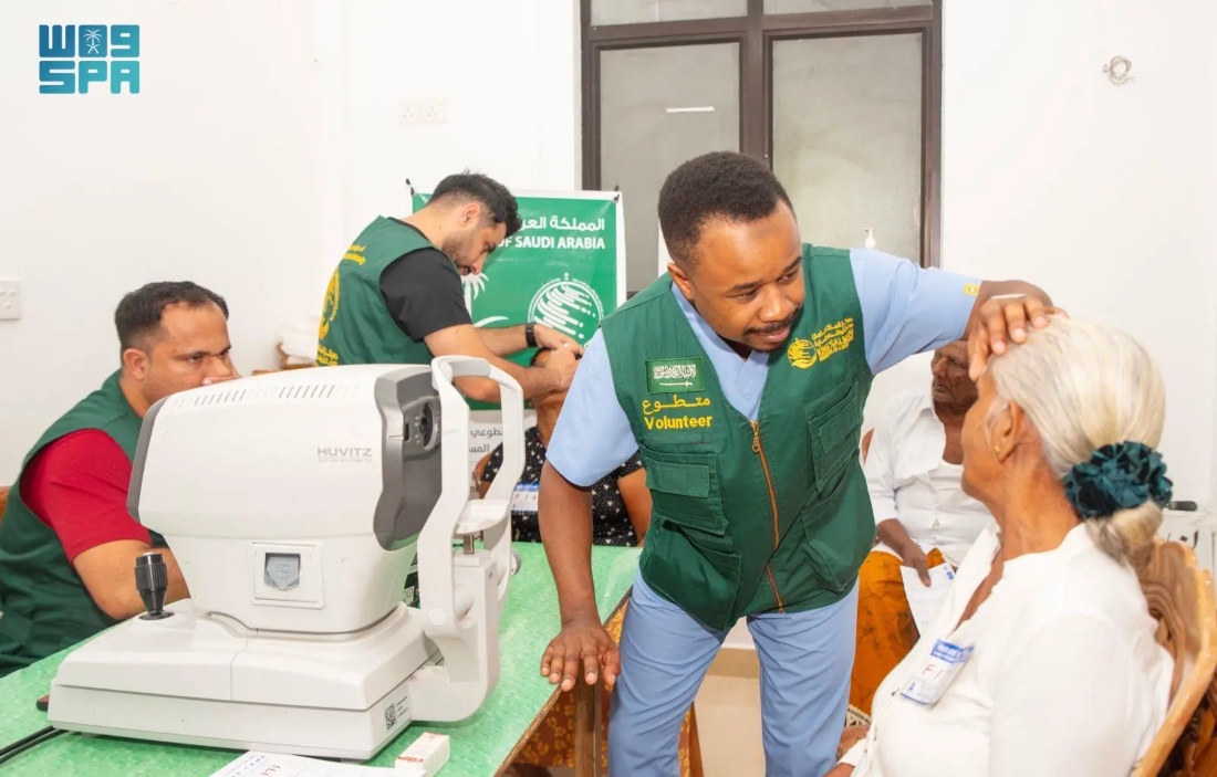 This project, one of the aid initiatives offered by Saudi Arabia through KSrelief, aims to support the medical sector and assist patients and those suffering from eye diseases. (SPA)